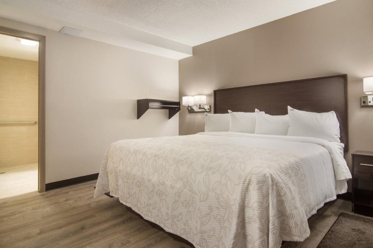 Red Roof Inn Plus & Suites Эри Экстерьер фото