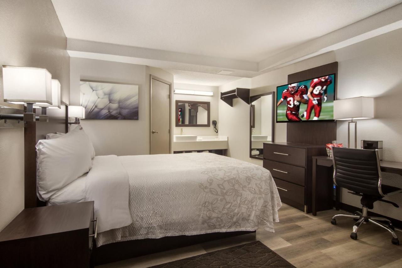 Red Roof Inn Plus & Suites Эри Экстерьер фото