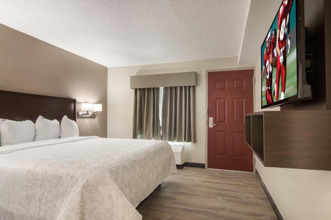 Red Roof Inn Plus & Suites Эри Экстерьер фото