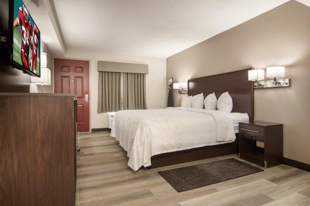 Red Roof Inn Plus & Suites Эри Экстерьер фото