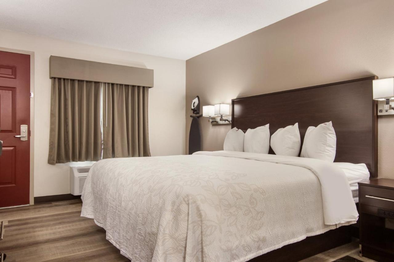 Red Roof Inn Plus & Suites Эри Экстерьер фото