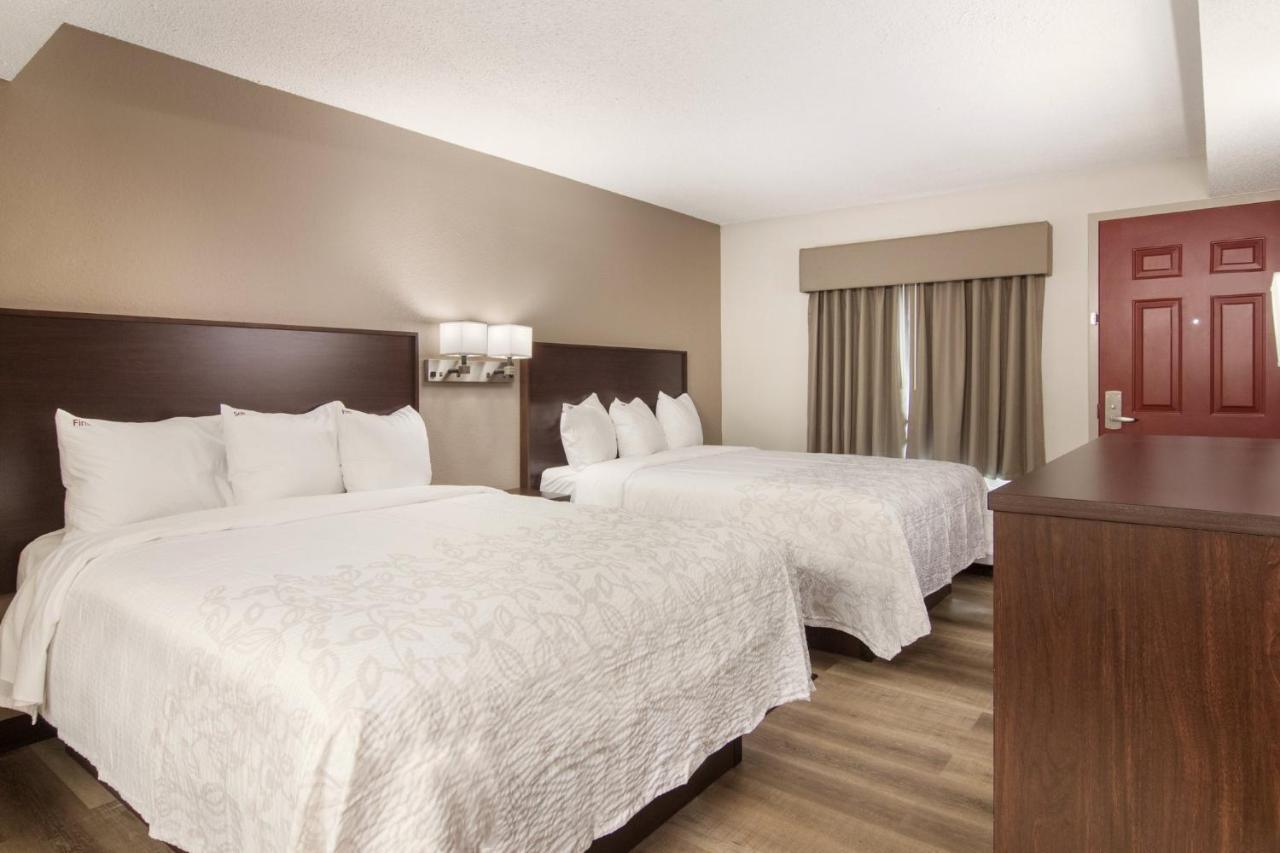 Red Roof Inn Plus & Suites Эри Экстерьер фото