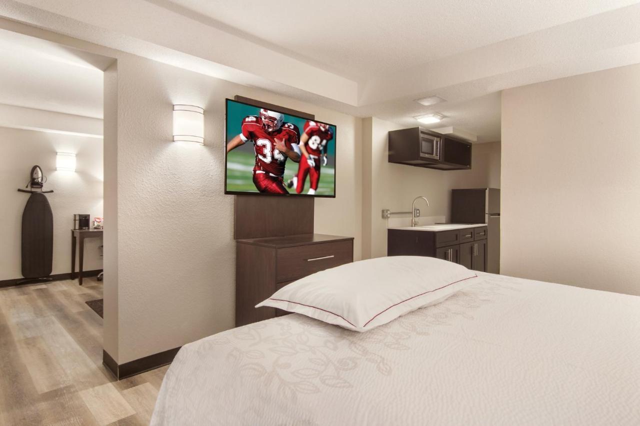 Red Roof Inn Plus & Suites Эри Экстерьер фото