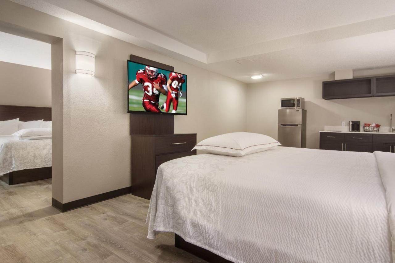 Red Roof Inn Plus & Suites Эри Экстерьер фото