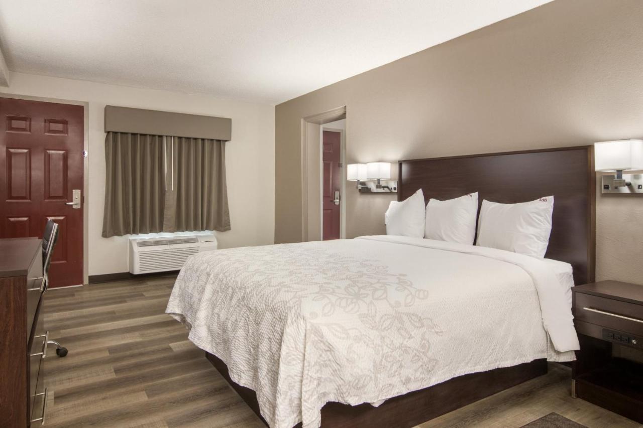 Red Roof Inn Plus & Suites Эри Экстерьер фото