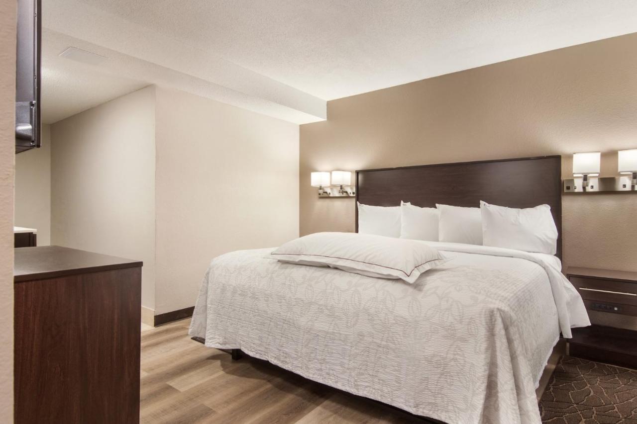 Red Roof Inn Plus & Suites Эри Экстерьер фото